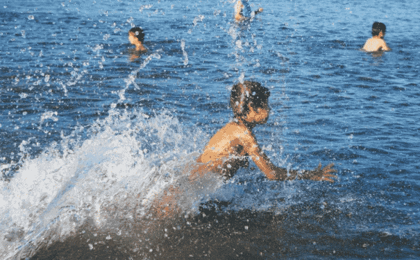 海灘游泳的常識(shí)有哪些？海灘游泳有什么要了解的？(1)