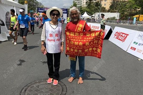 他是跑圈赤腳大仙：20年跑188場馬拉松，獻血273次(3)