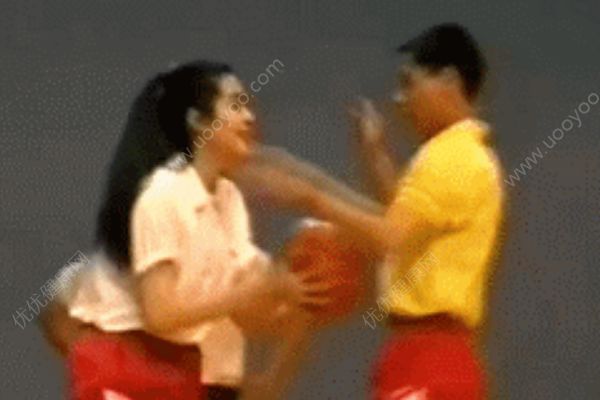王祖賢李寧打籃球，花式遞球惹對方崩潰(1)