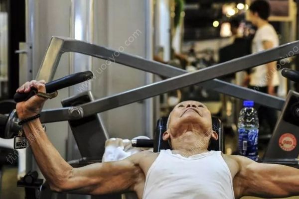 96歲老人健身26年成網紅，老人適合做哪些健身運動？(2)