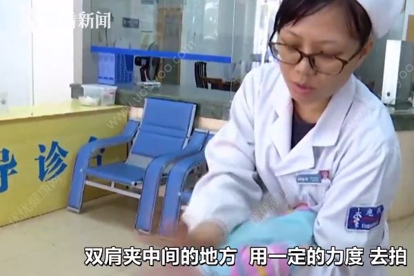 男孩被西瓜肉卡喉致缺氧，海姆立克手法可急救(4)