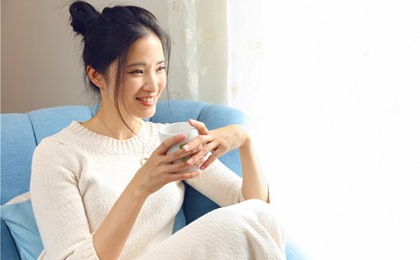 內(nèi)向的人怎么聊天？?jī)?nèi)向的人聊天有什么技巧？(1)