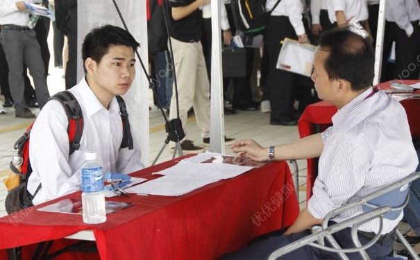 大學(xué)男生求職卻被帶去打玻尿酸，玻尿酸是用來干嘛的？(1)