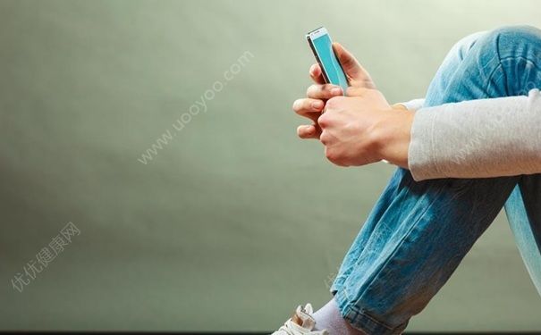 手機(jī)玩多了容易抑郁嗎？什么人容易患抑郁癥？(2)