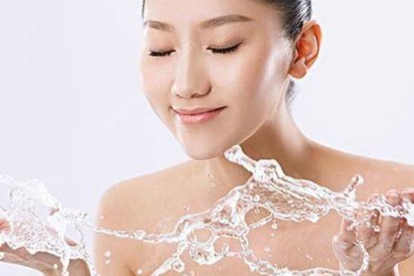 網(wǎng)傳冷熱水洗臉法靠譜嗎？洗臉水溫到底多少合適？(3)