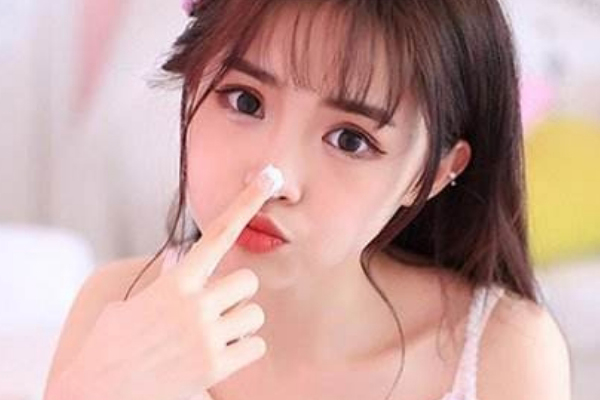 這些做法很傷頭發(fā)你知道嗎？擦頭發(fā)千萬(wàn)別太用力(1)