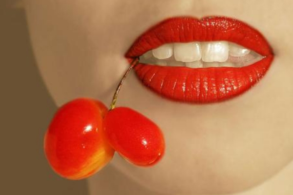 吃口紅會(huì)傷身體嗎？女人到底會(huì)吃掉多少口紅？(1)