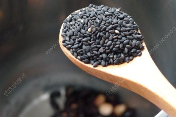 想要白發(fā)變黑發(fā)，吃這三種食物頭發(fā)變黑效果好！(2)