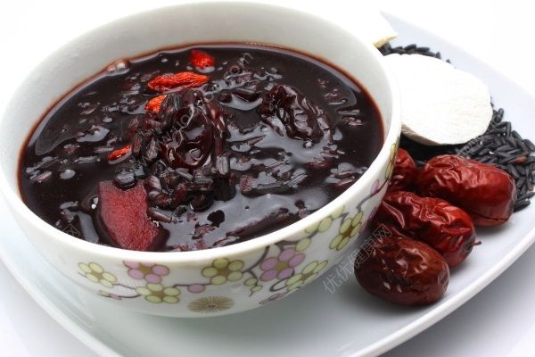 想要白發(fā)變黑發(fā)，吃這三種食物頭發(fā)變黑效果好！(4)