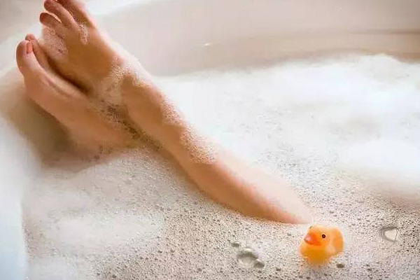 冬季皮膚干燥怎么保濕？這樣做讓皮膚水靈靈？(1)