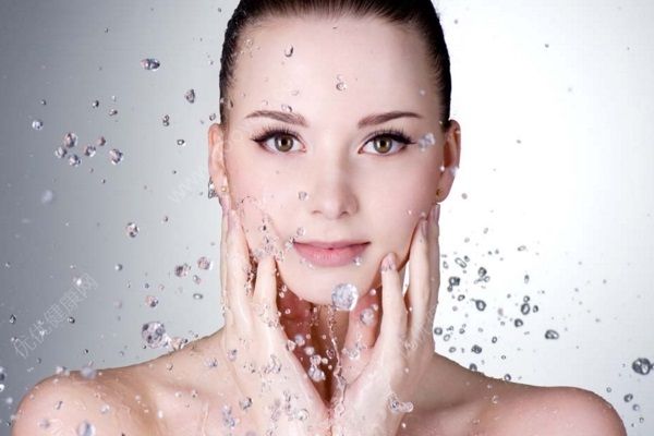 女性洗臉的誤區(qū)有哪些？正確洗臉要這樣做(3)