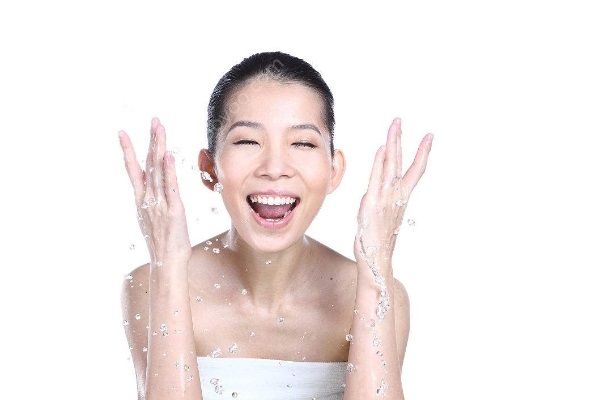 肌膚怎樣才能變得水潤？這三個步驟讓你的肌膚喝飽水！(2)