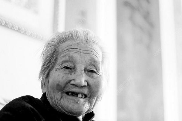 老年人意外摔倒怎么辦？為什么老人容易跌倒？(2)