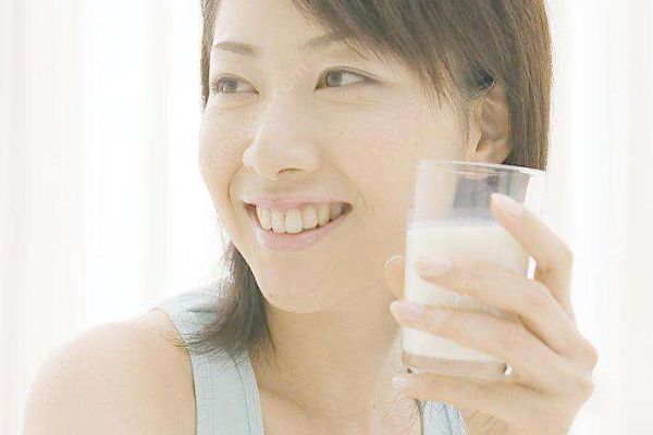 臉部去皺紋的七個(gè)有效方法  女人抗皺的秘方在這里！(2)