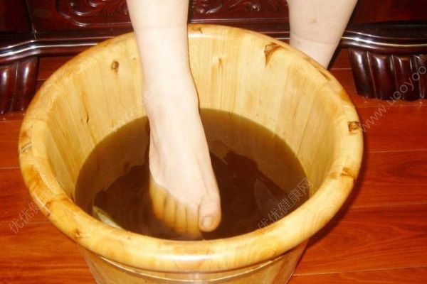 女人用什么泡腳好？女人泡腳有什么注意事項？(3)