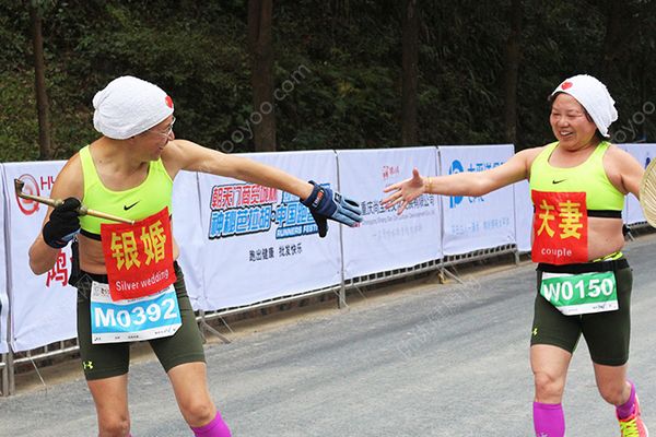 銀婚夫妻3年跑50多場全馬，夢想跑遍全國跑向金婚(1)