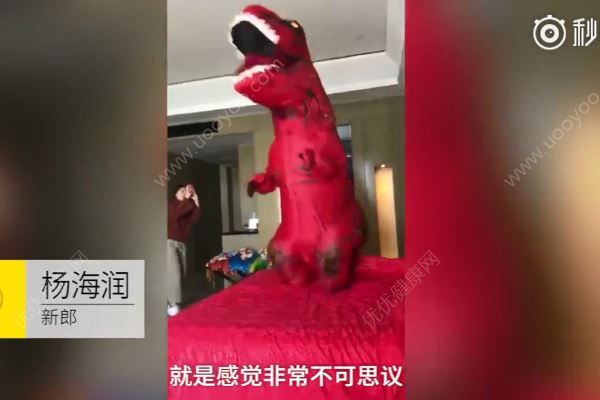 接新娘接到恐龍，新郎驚呆了，緩過神后連說“我喜歡”(3)