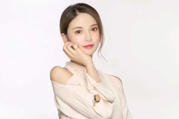 年輕姑娘為當“網(wǎng)紅主播”被騙，網(wǎng)紅是怎樣火起來的？(2)