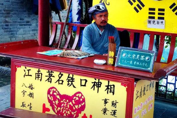 老太算命活不久回家安排后事，1年后和算命人相遇(2)