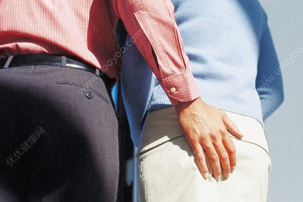 男子酒后在飛機上情緒亢奮！兩次摸空姐臀部被拘留！(4)