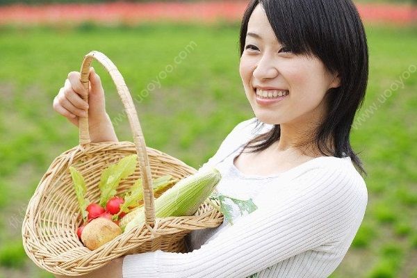 央視天氣預(yù)報(bào)女主播23年不老，女人凍齡的秘訣(4)