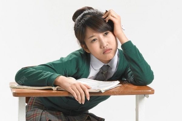 高三學(xué)生每天畫畫21個(gè)小時(shí)，亢奮過度致躁郁癥欲自殺(2)