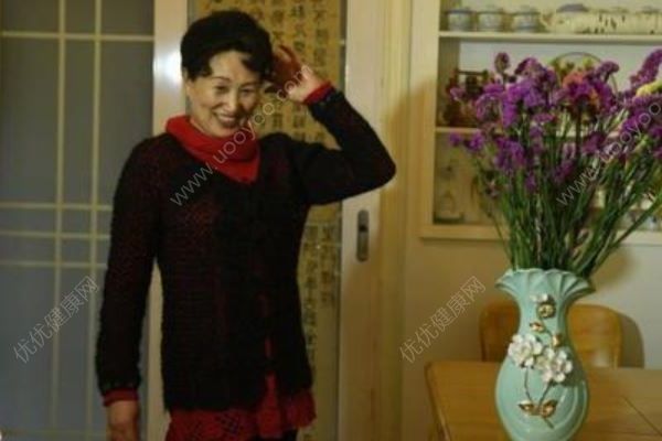 15年收集自己20萬(wàn)根頭發(fā)，編出1件毛衣2頂帽子(2)