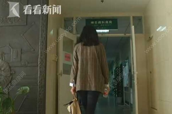 女白領(lǐng)擔(dān)心清明節(jié)回家被催婚，跑神志病科求住院(1)