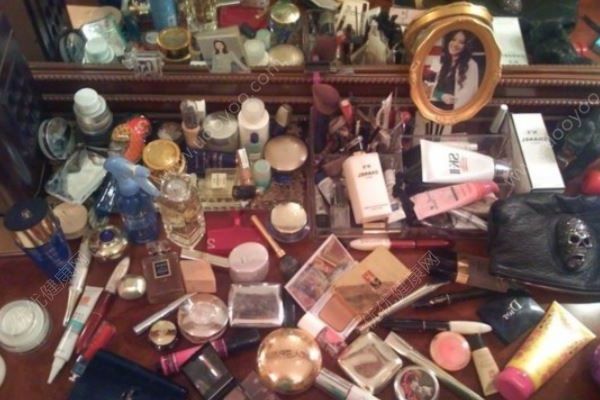 廁所被老婆的化妝品全塞滿了！許多丈夫的“血淚控訴”(1)