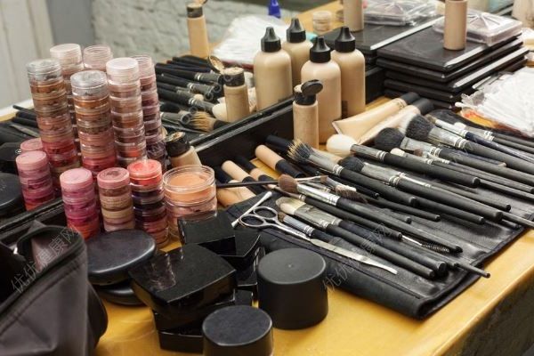 廁所被老婆的化妝品全塞滿了！許多丈夫的“血淚控訴”(2)