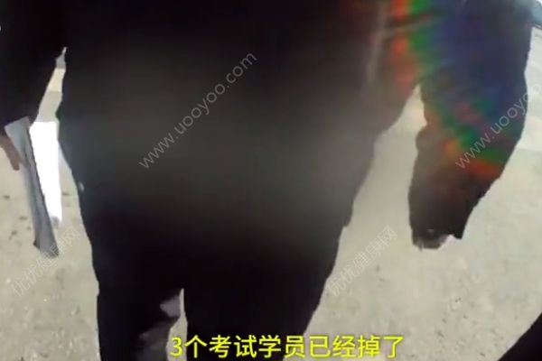 真冤！情侶吵架堵路，3人科目三掛了(2)