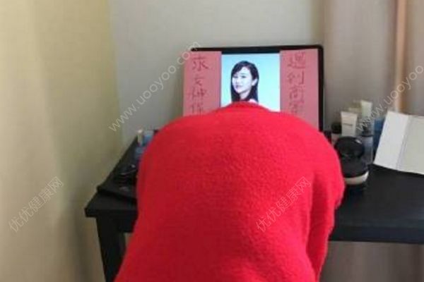 女子相親拜畫像求保佑，遇到霸道總裁(2)