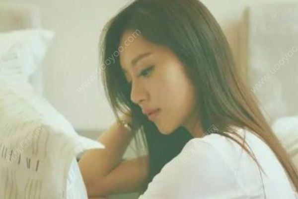女生宿舍曬頭發(fā)簡(jiǎn)直是恐怕片現(xiàn)場(chǎng)，頭發(fā)掉的厲害怎么辦？(1)