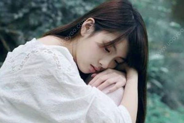 女生宿舍曬頭發(fā)簡(jiǎn)直是恐怕片現(xiàn)場(chǎng)，頭發(fā)掉的厲害怎么辦？(3)