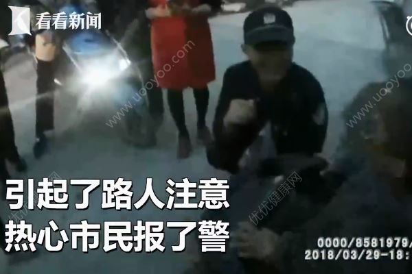 2歲男孩街頭推車“自駕游”，民警找上門父母才知娃丟了(3)
