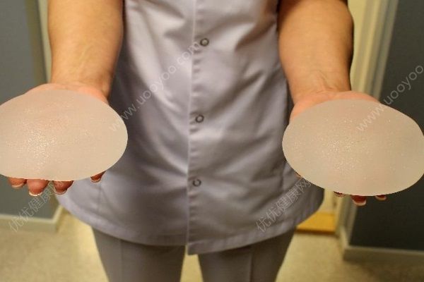 女子隆胸又抽脂手術(shù)時(shí)身亡，隆胸抽脂有哪些風(fēng)險(xiǎn)？(3)