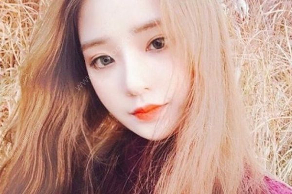 貌美如花不想上班，麗江現(xiàn)奇葩乞討女(4)