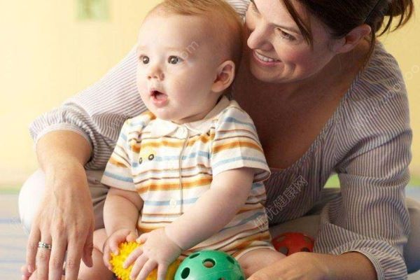3個(gè)月開(kāi)口說(shuō)話，1歲和老外聊天！幼升小“牛娃”簡(jiǎn)歷嚇懵網(wǎng)友(3)