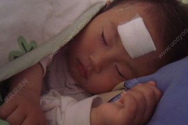 女童回家20天離奇死亡，全身30處青紫，家長(zhǎng)：洗澡滑到了(2)