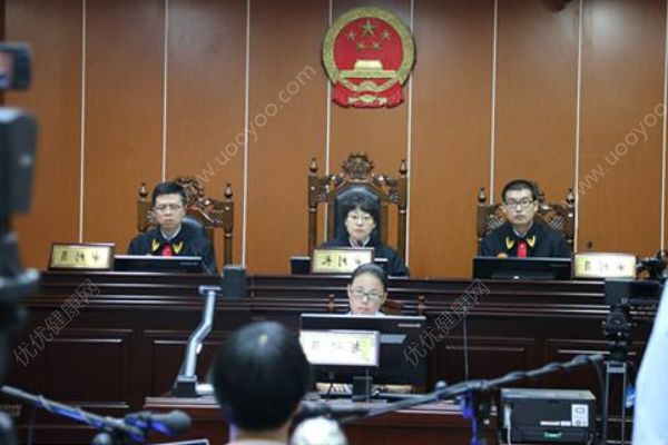 女童回家20天離奇死亡，全身30處青紫，家長(zhǎng)：洗澡滑到了(1)