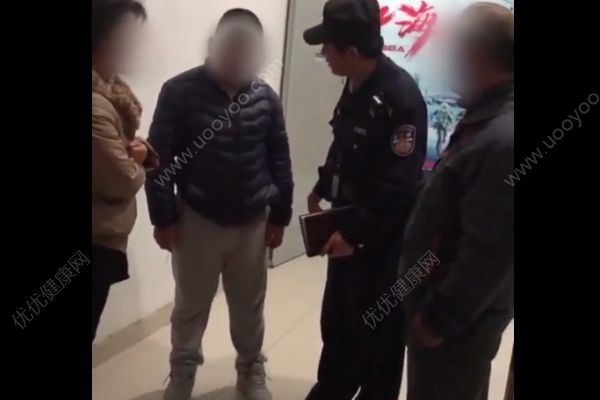13歲少年被逼減肥躲進(jìn)KTV飆歌：我想要怒放的生命(3)
