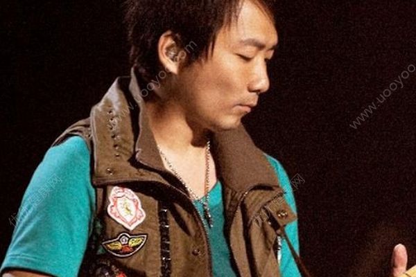 五月天石頭兒子出意外，摔倒“一度無法呼吸”(2)