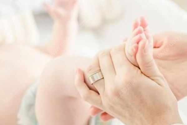 爺爺帶5歲孫子去按摩“松骨”，男孩竟癱瘓，怎么給嬰幼兒按摩(4)