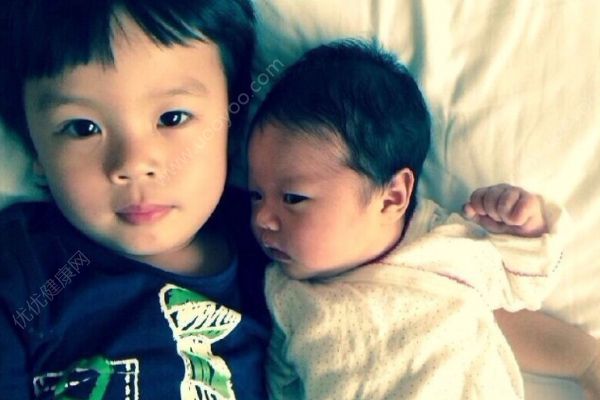 頭胎才14個月非要生二胎，媳婦在家自殘痛哭(2)