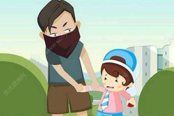 幼兒險(xiǎn)些當(dāng)街被陌生男拖走，涉事者稱逗他玩，如何預(yù)防孩子被拐(4)