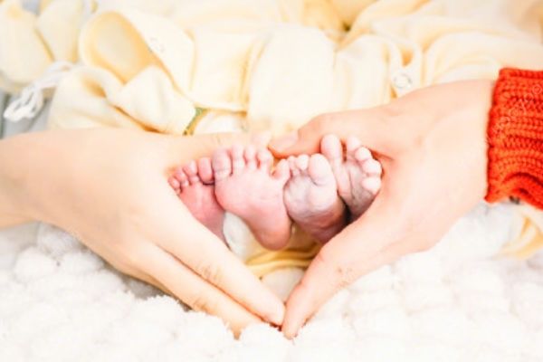 謝娜雙胞胎女兒百日，寶寶四個(gè)月如何護(hù)理？(1)