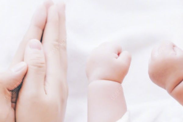 謝娜雙胞胎女兒百日，寶寶四個(gè)月如何護(hù)理？(2)