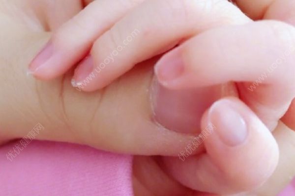 謝娜雙胞胎女兒百日，寶寶四個(gè)月如何護(hù)理？(4)