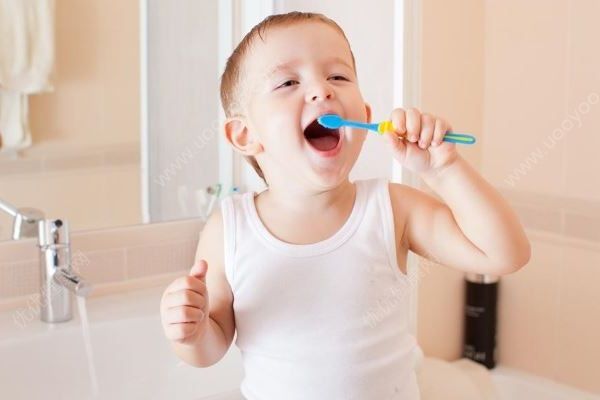 女子做微商囤太多牙膏，強(qiáng)迫家人一天刷5次牙(4)