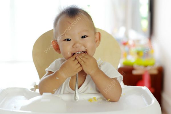 3歲娃捧碗摔跤劃破肚皮腸子流出，專家推薦塑料碗筷(3)